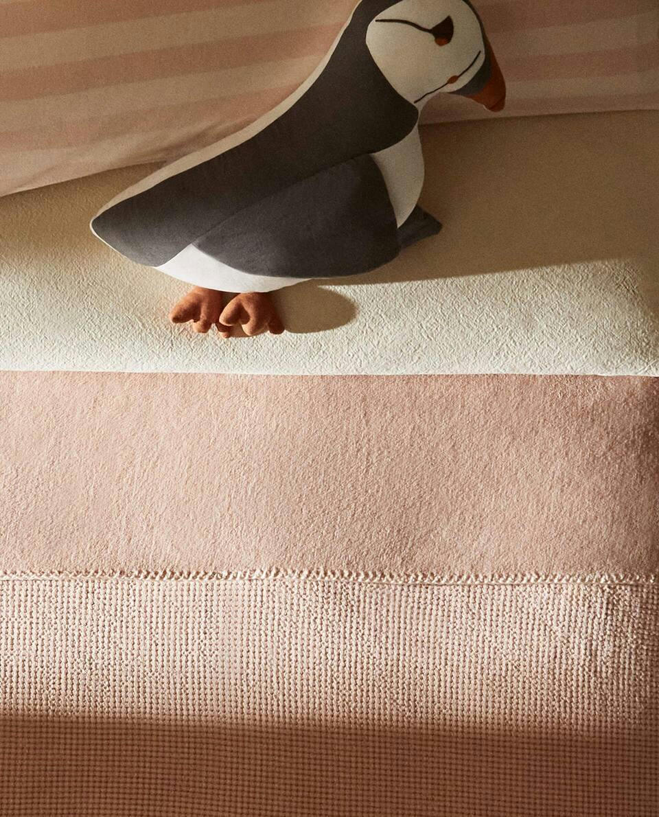 TEXTURED WAFFLE-KNIT BEDSPREAD