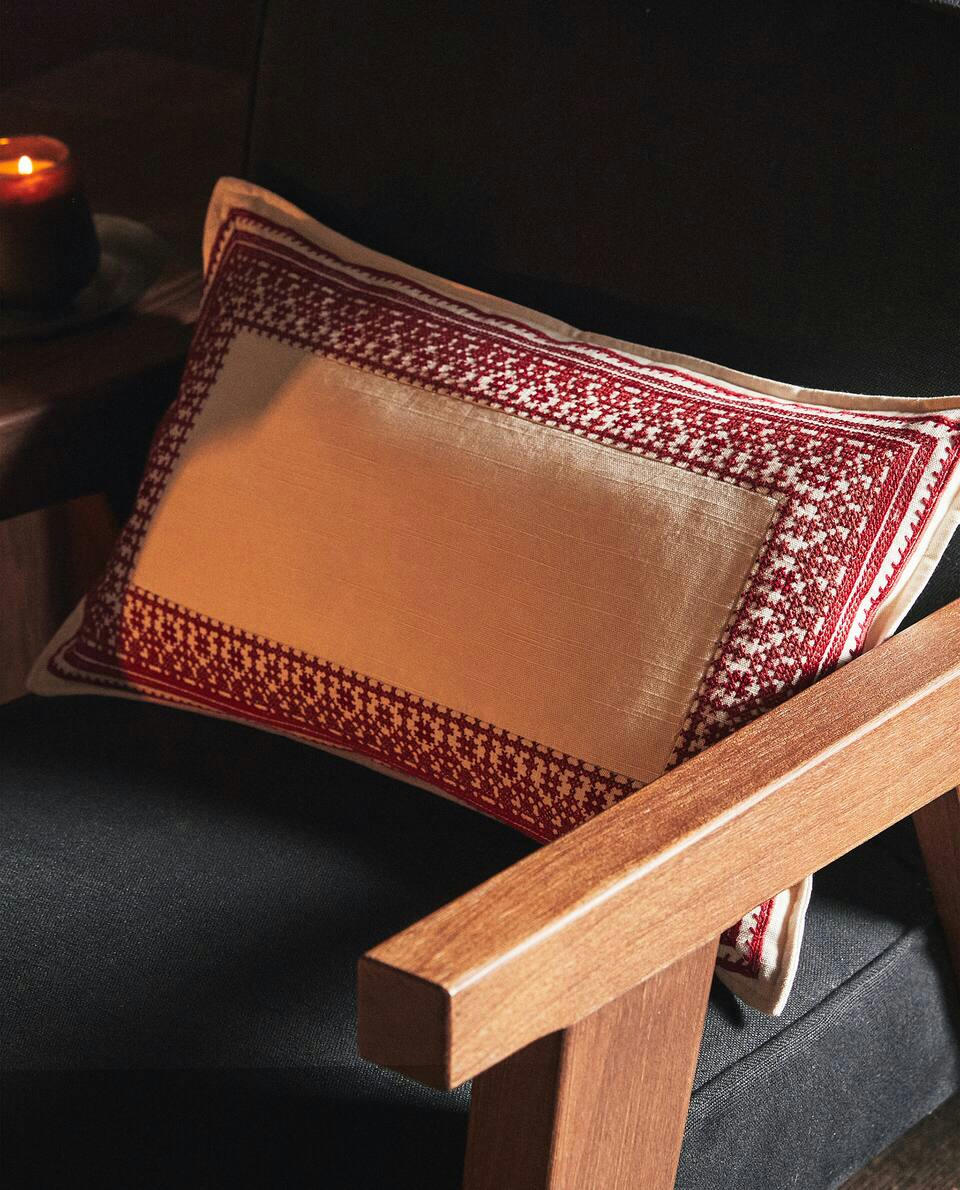 CHRISTMAS CROSS-STITCH CUSHION COVER