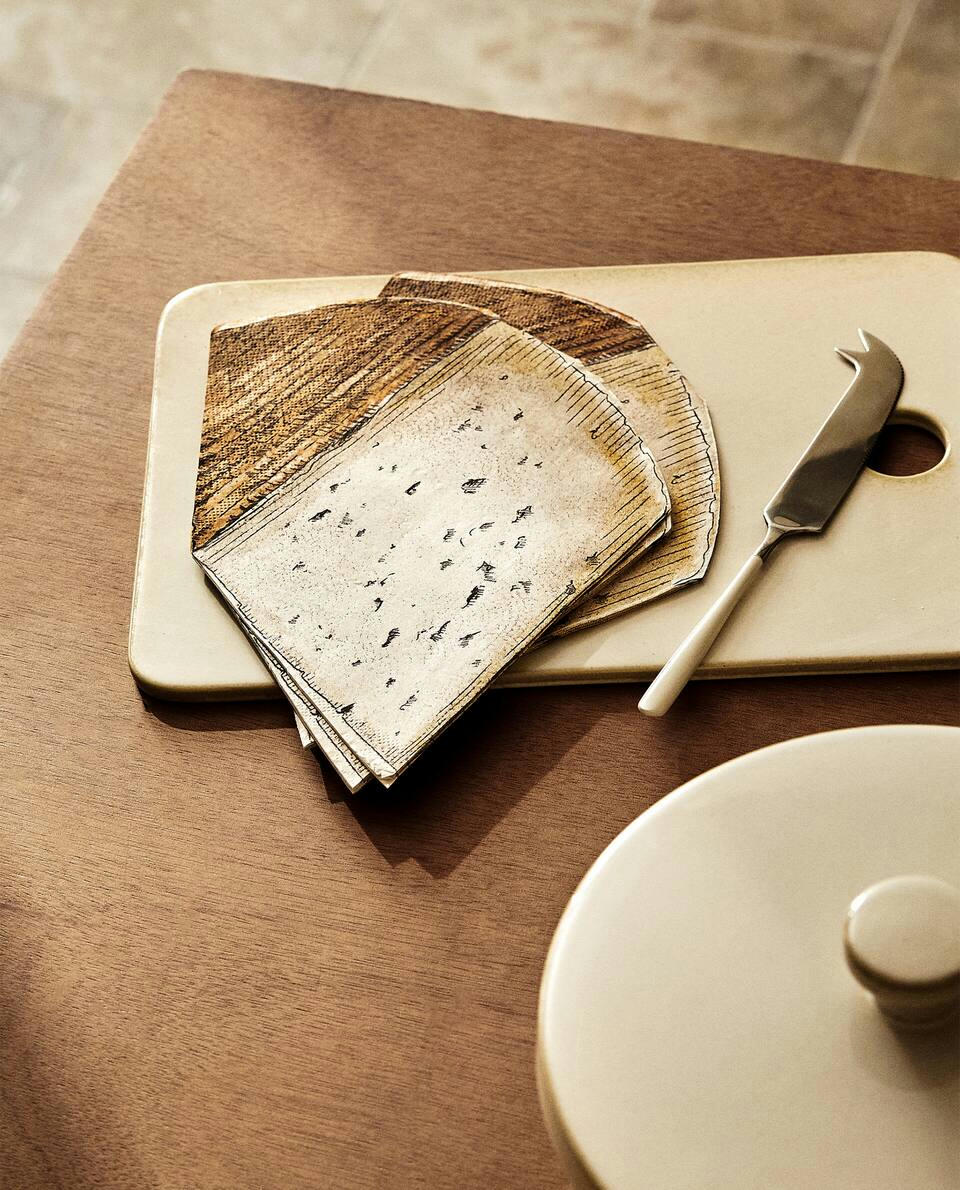 CHEESE-SHAPED PAPER NAPKINS (PACK OF 20)