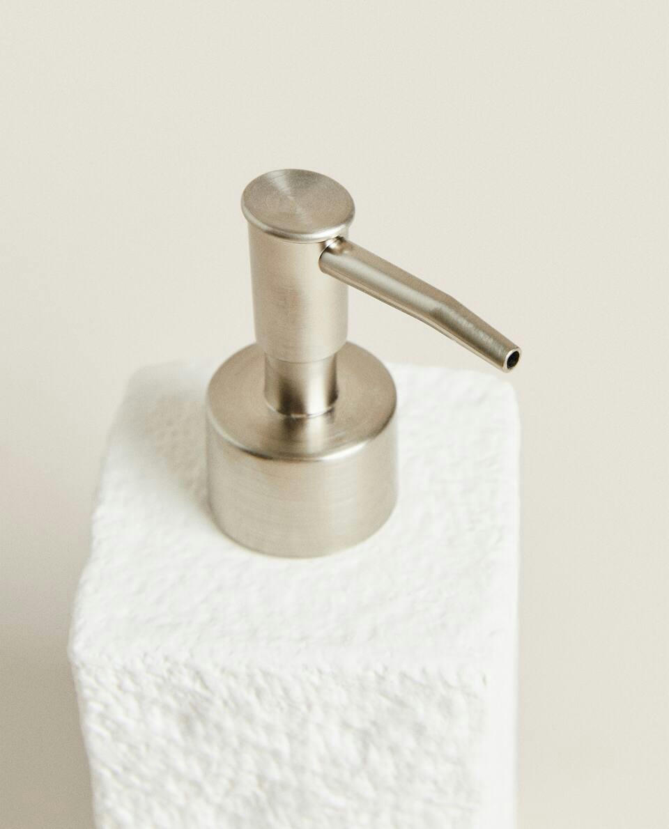 TEXTURED CERAMIC BATHROOM SET