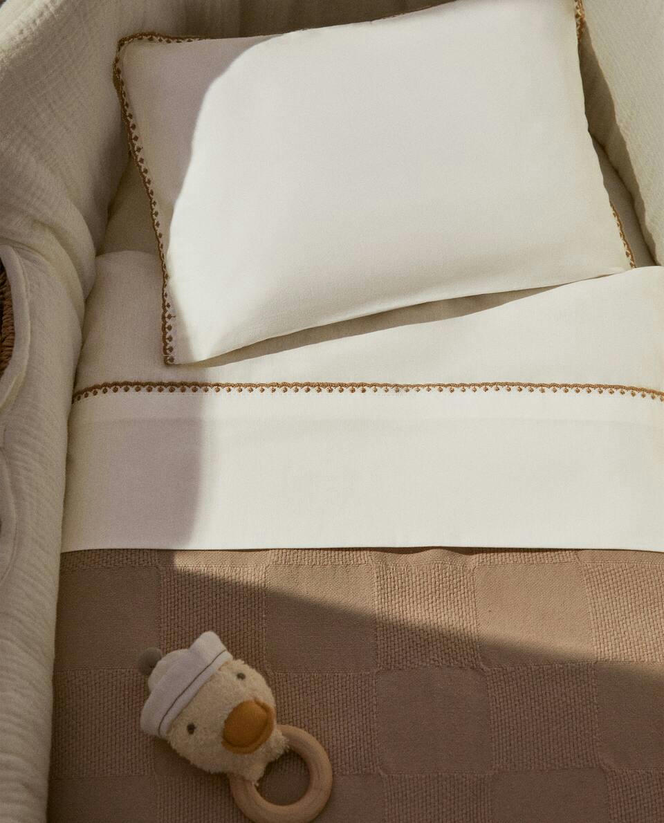 FLAT SHEET AND PILLOWCASE WITH TOPSTITCHING SET