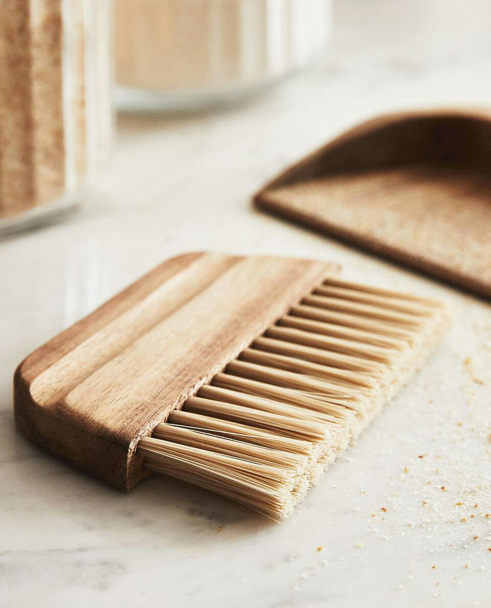 WOODEN DUSTPAN AND BRUSH