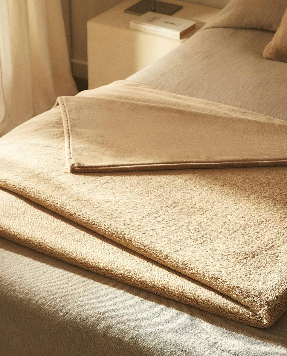 490 GSM SHORT FAUX FUR FLEECE BLANKET