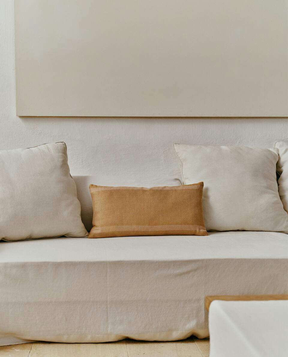 X áBBATTE ALPACA AND LINEN CUSHION WITH PIPING