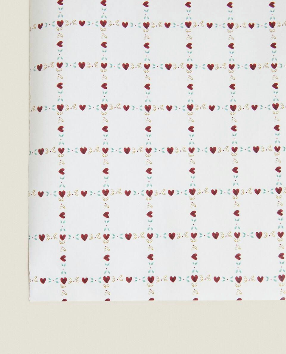 CHRISTMAS WRAPPING PAPER WITH HEARTS