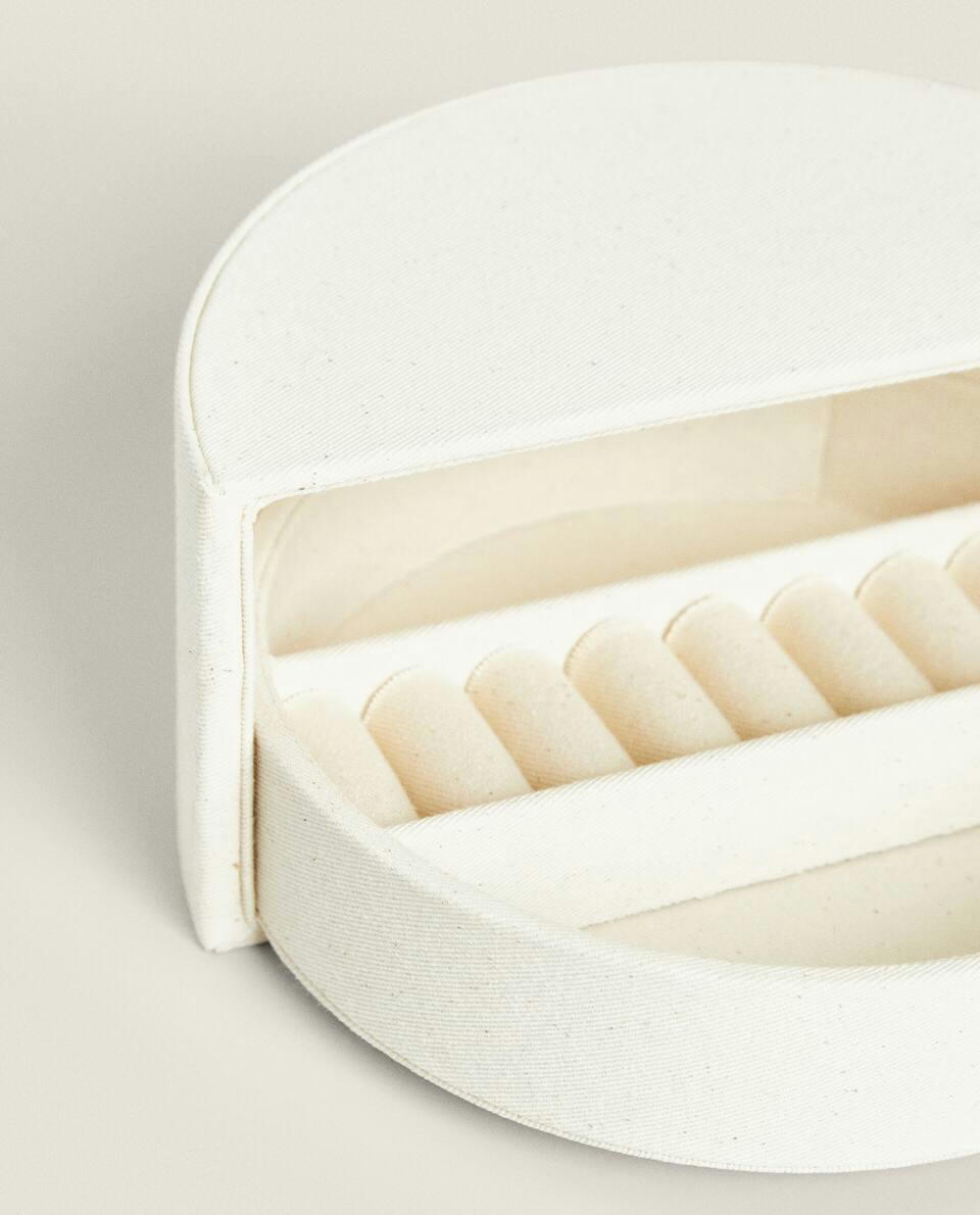 ROUND UPHOLSTERED JEWELLERY BOX