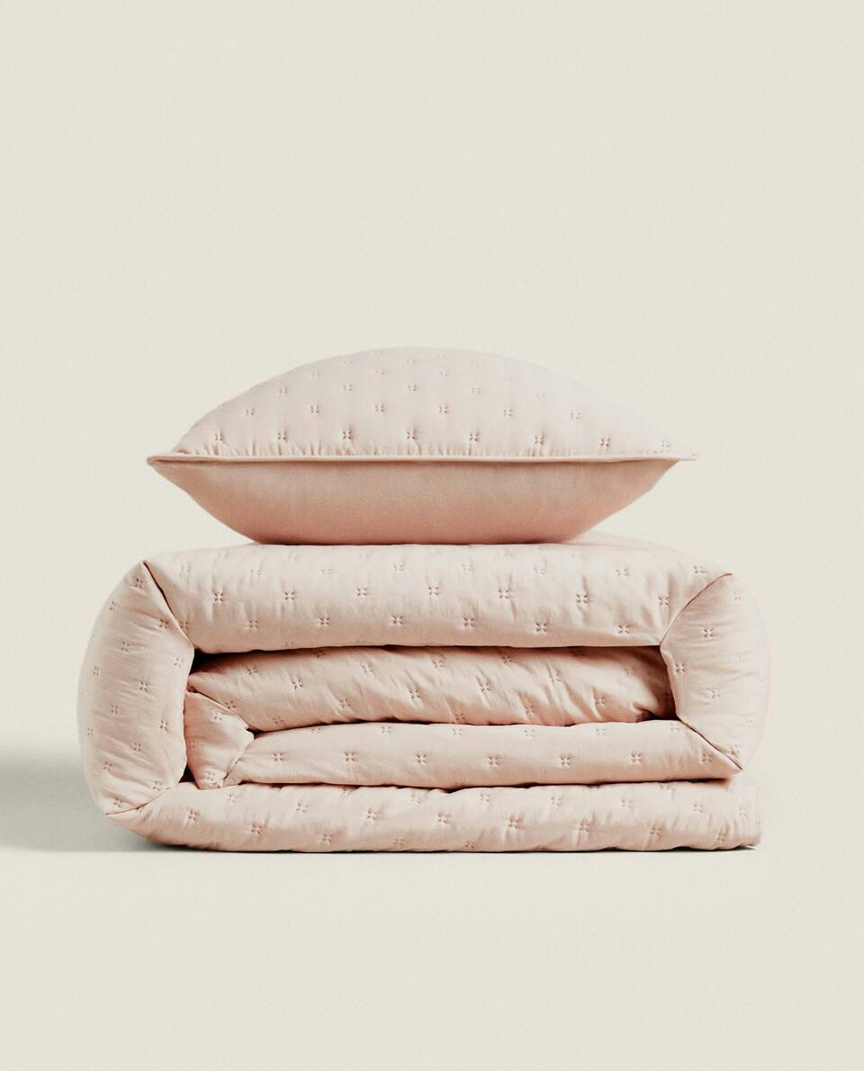 QUILTED QUILT WITH DOTS