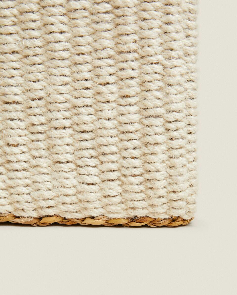 JUTE BASKETS WITH HANDLES