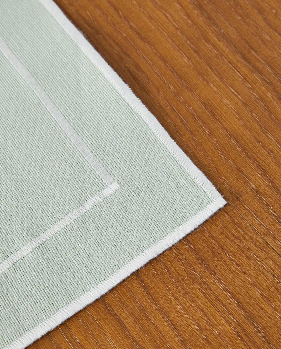 EMBROIDERED COTTON PLACEMAT