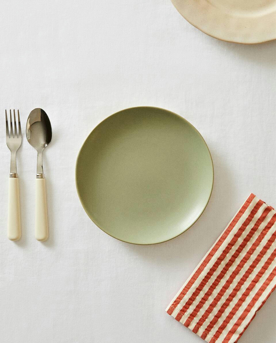 COLOURED STONEWARE TABLEWARE