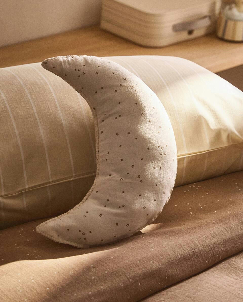 MOON CUSHION