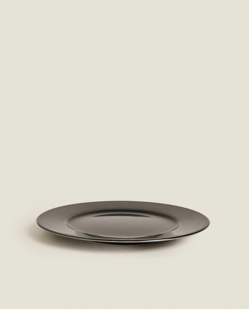 BLACK STONEWARE TABLEWARE