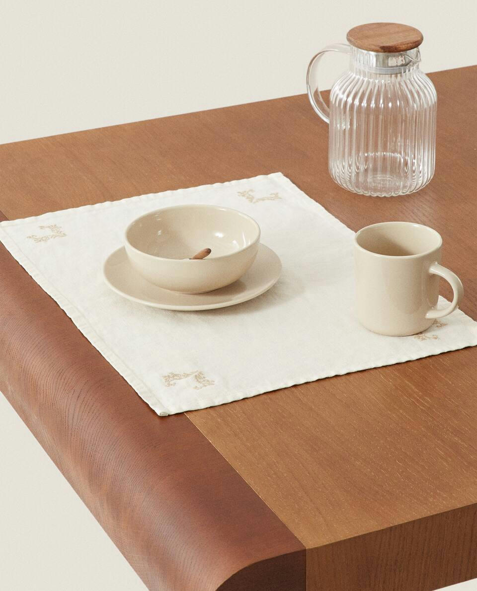 EMBROIDERED LINEN PLACEMAT