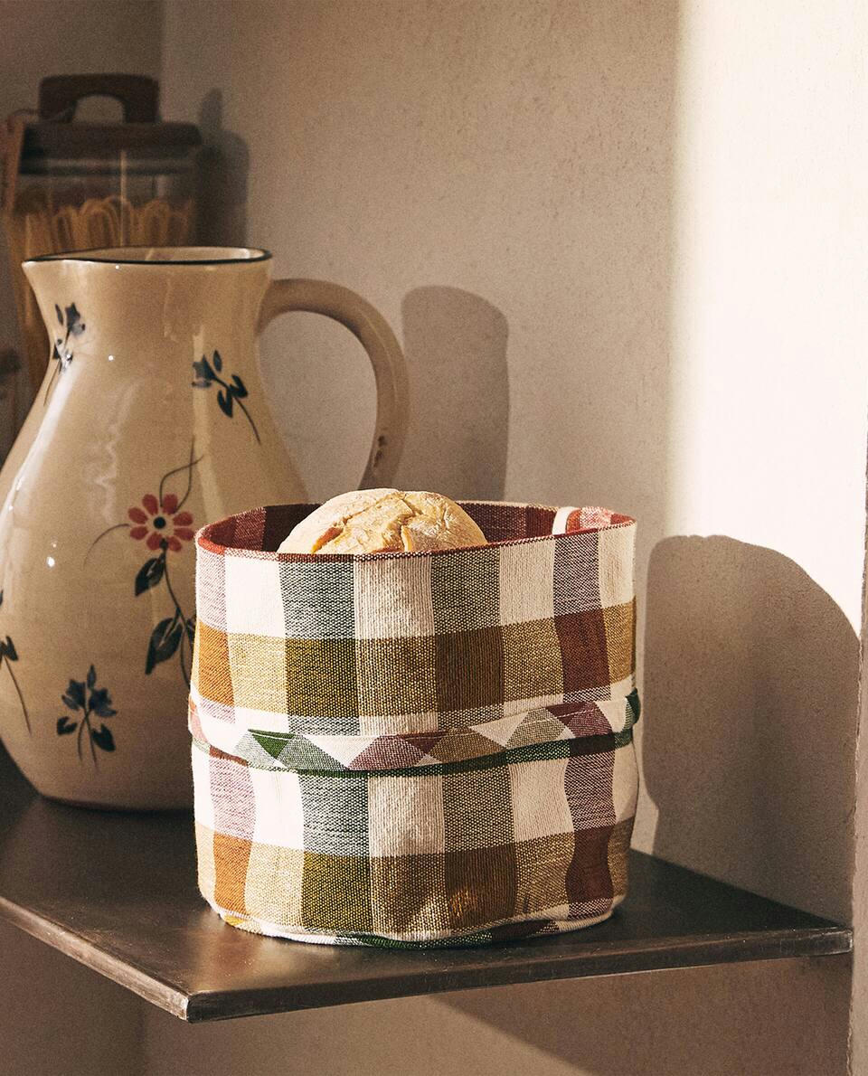 COLOURED CHECK HAMPER