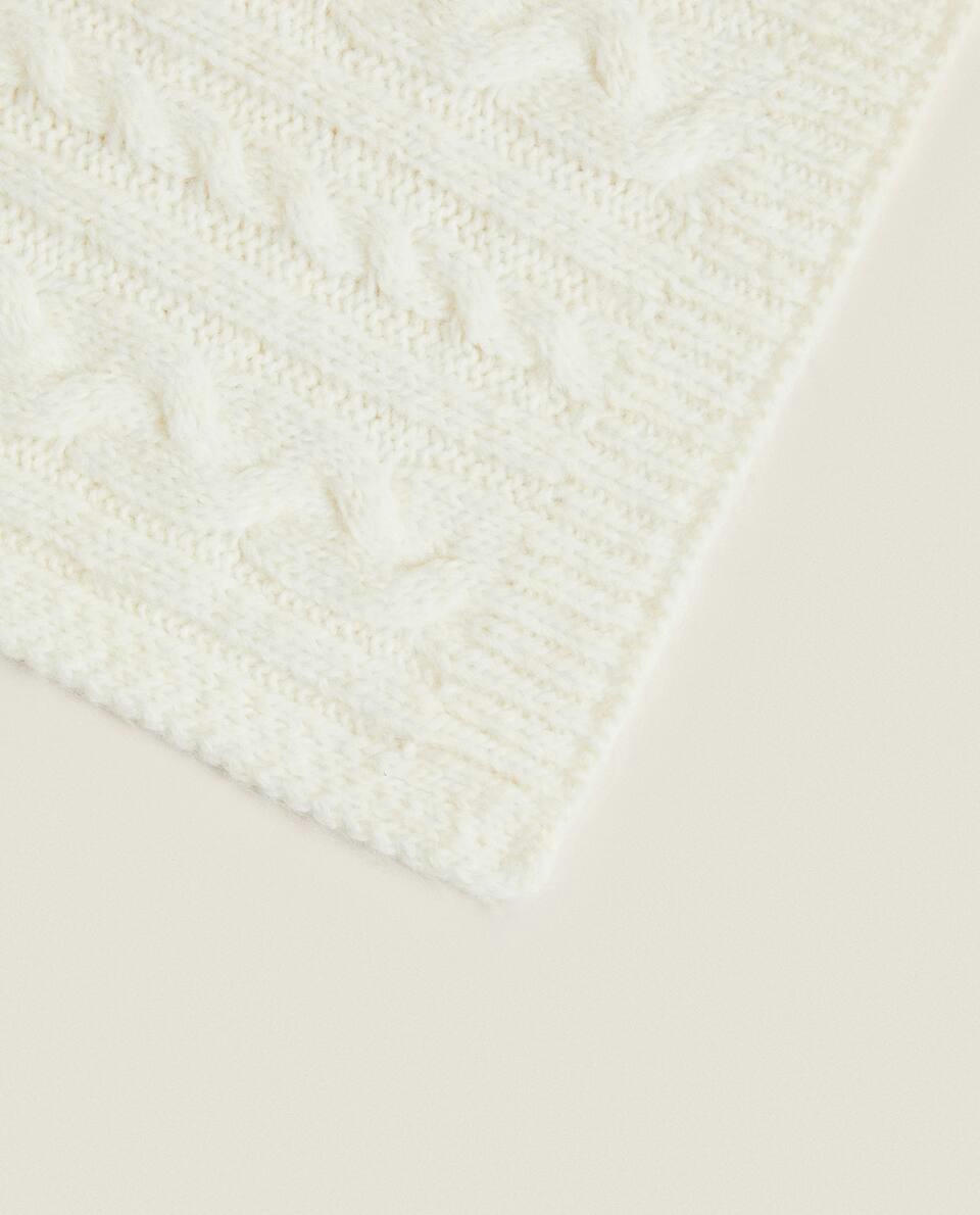 BRAIDED KNIT BLANKET