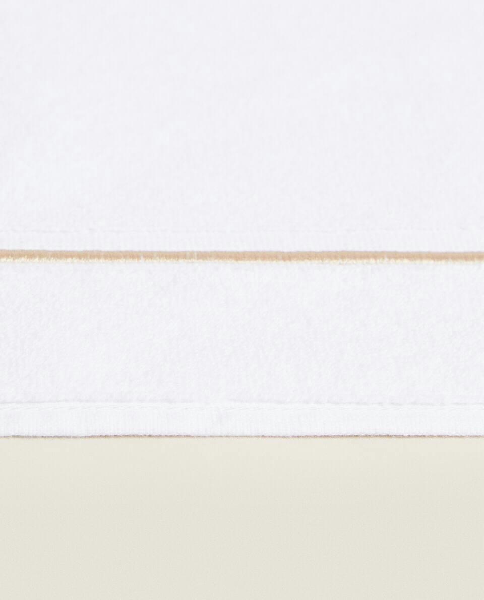 SCALLOPED EDGE BATH MAT