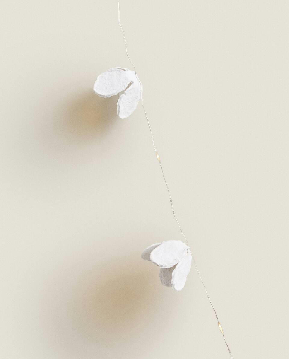 PAPIER-M?CHé FLORAL CHRISTMAS LIGHT GARLAND
