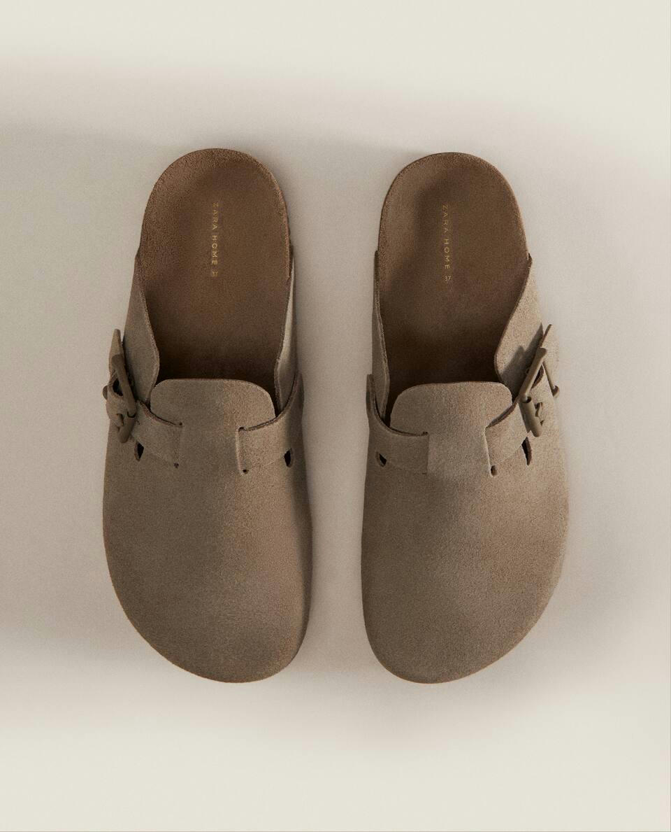 LEATHER CLOGS WITH BUCKLE