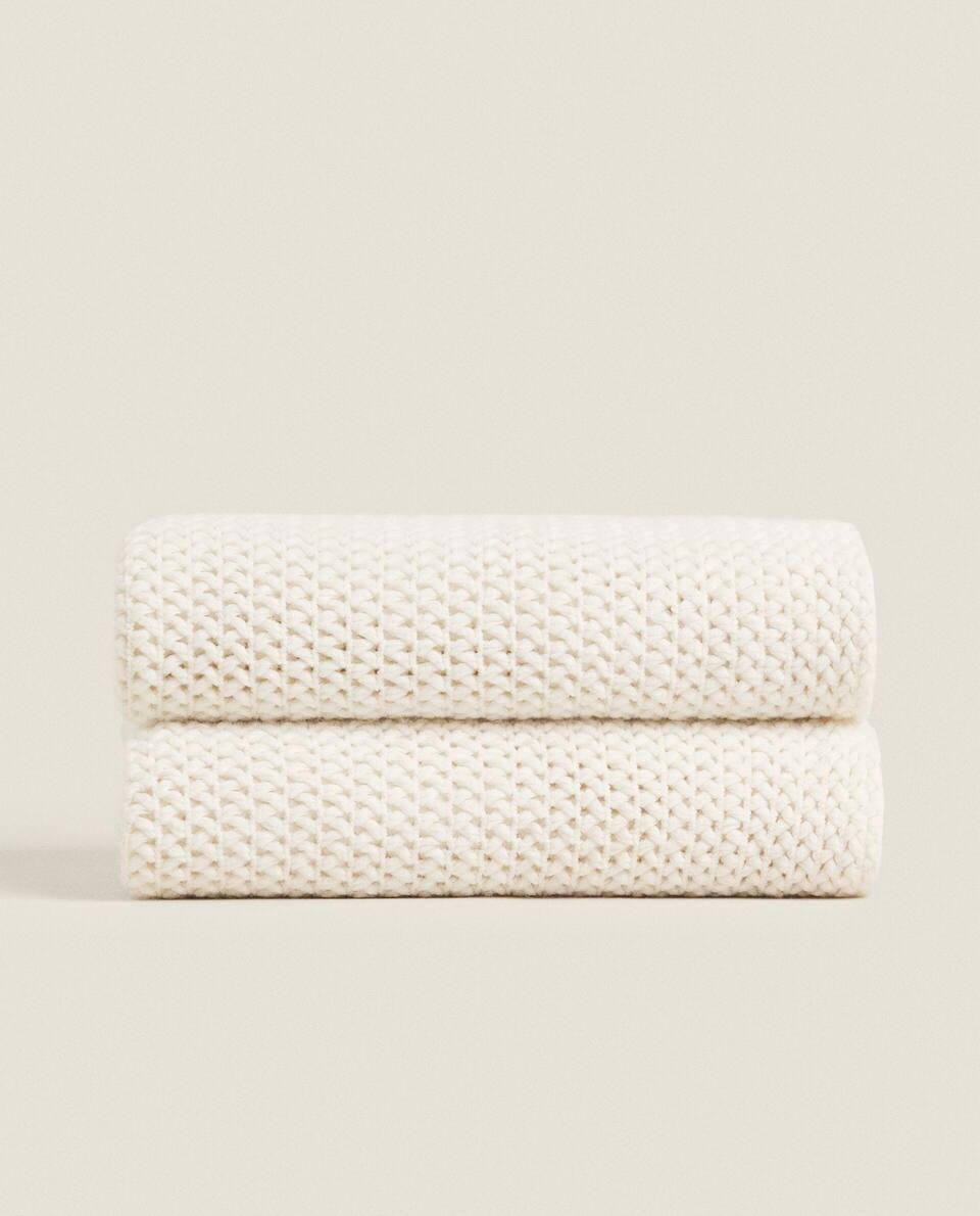 FABRIC BLANKET WITH FRINGING