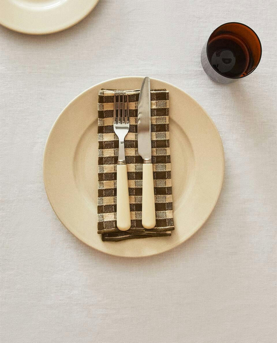STONEWARE TABLEWARE SET