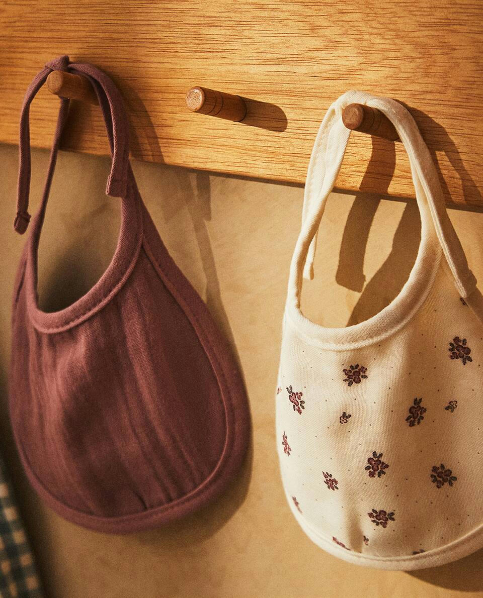 CHILDREN'S FLORAL PRINT BIB (PACK OF 2)