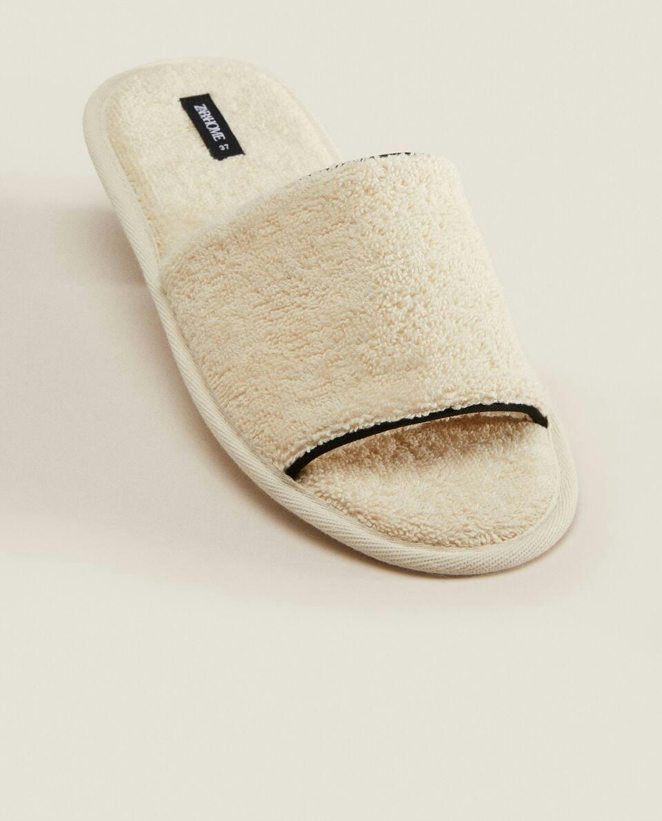 TERRY SLIDERS WITH PIPING