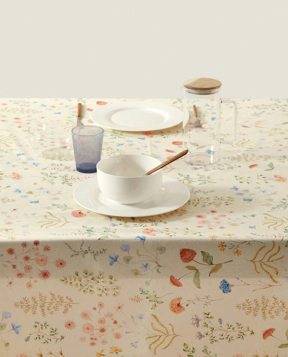 FLORAL PRINT TABLECLOTH
