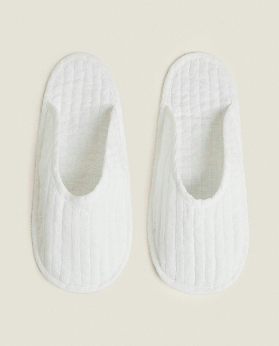 QUILTED LINEN SLIPPERS