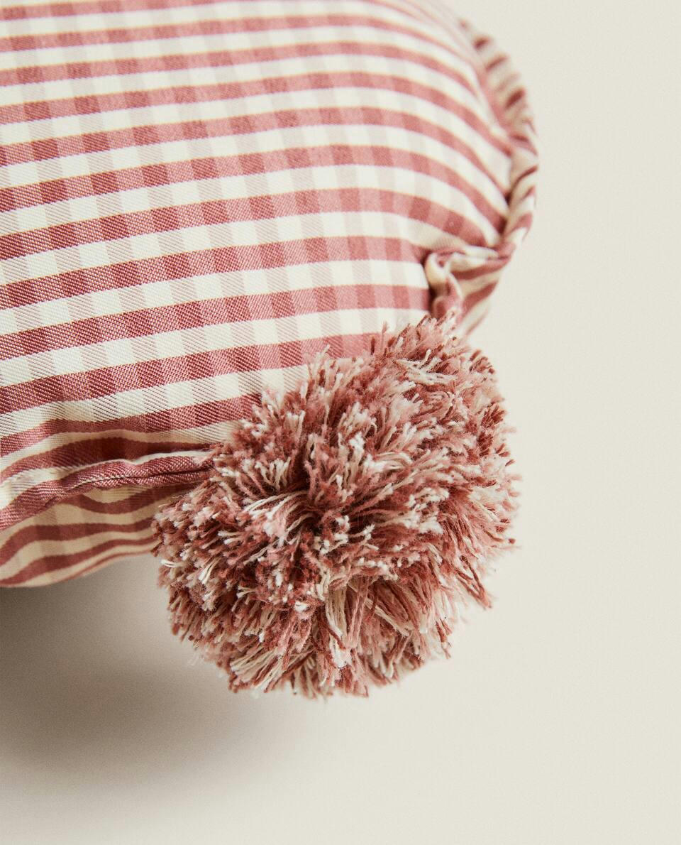 HEART-SHAPED CUSHION