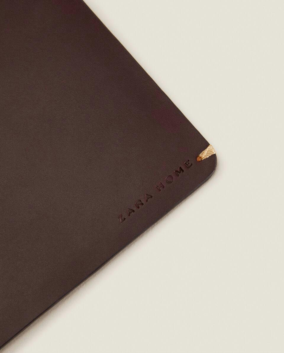 LEATHER MOBILE CASE WITH TOPSTITCHING DETAIL