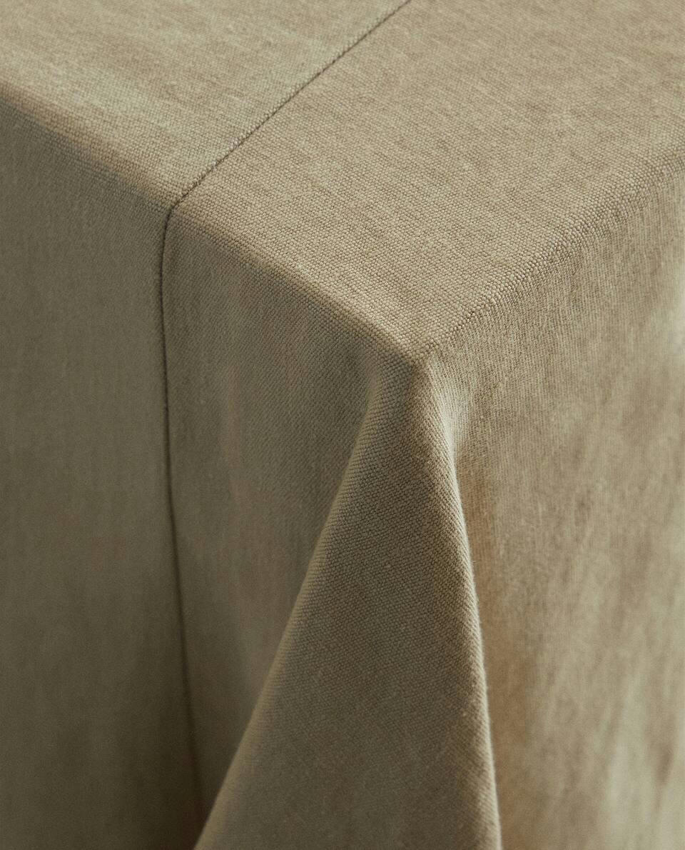 TABLECLOTH 01