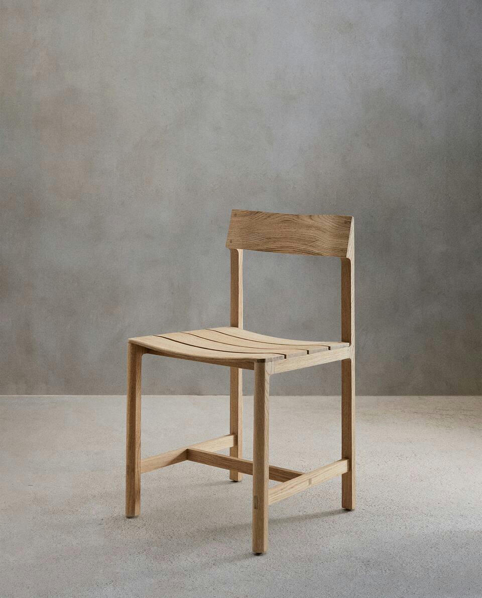 CHAIR 04