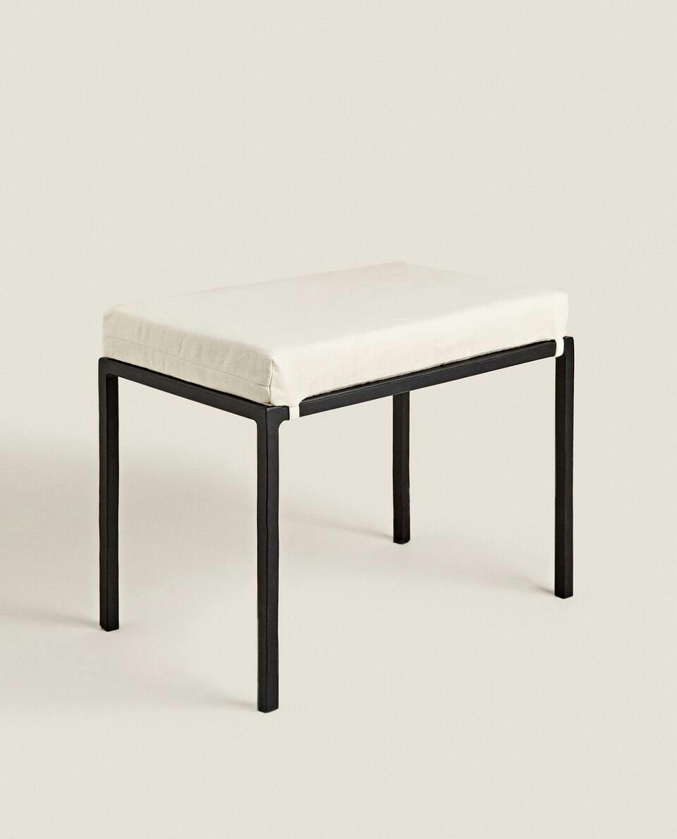 METAL STOOL WITH CUSHION