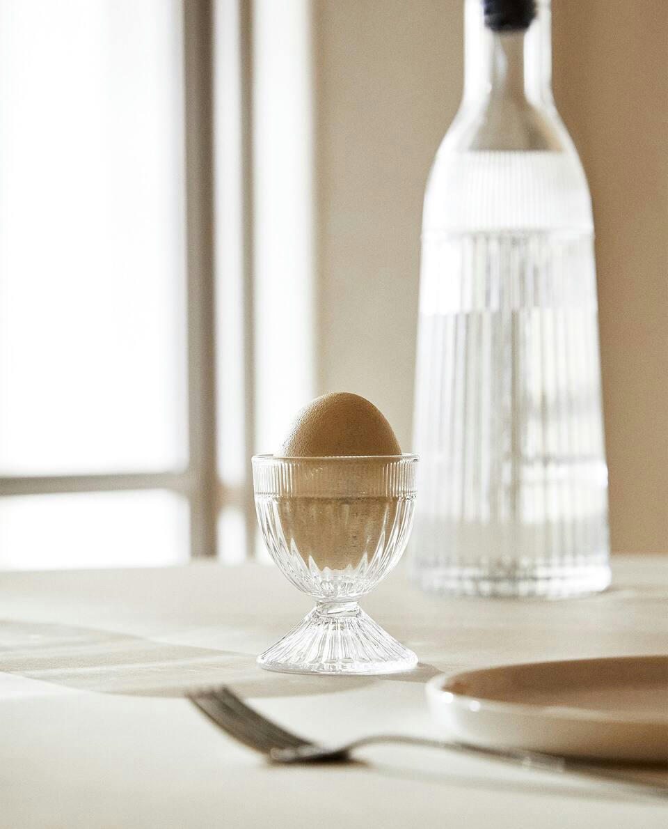 GLASS EGG CUP WITH RAISED DETAIL