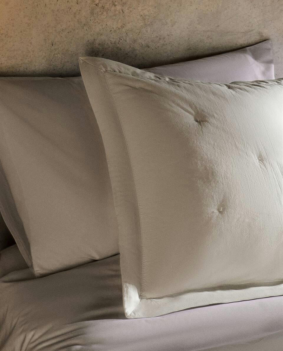 DOTTED CUSHION COVER