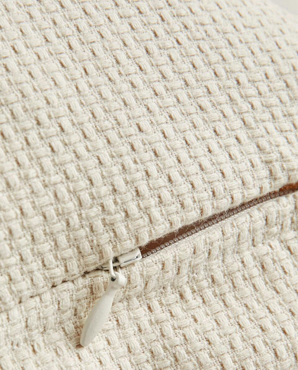 TEXTURED CUSHION COVER