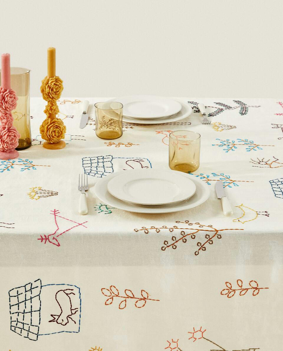 EMBROIDERED LINEN TABLECLOTH