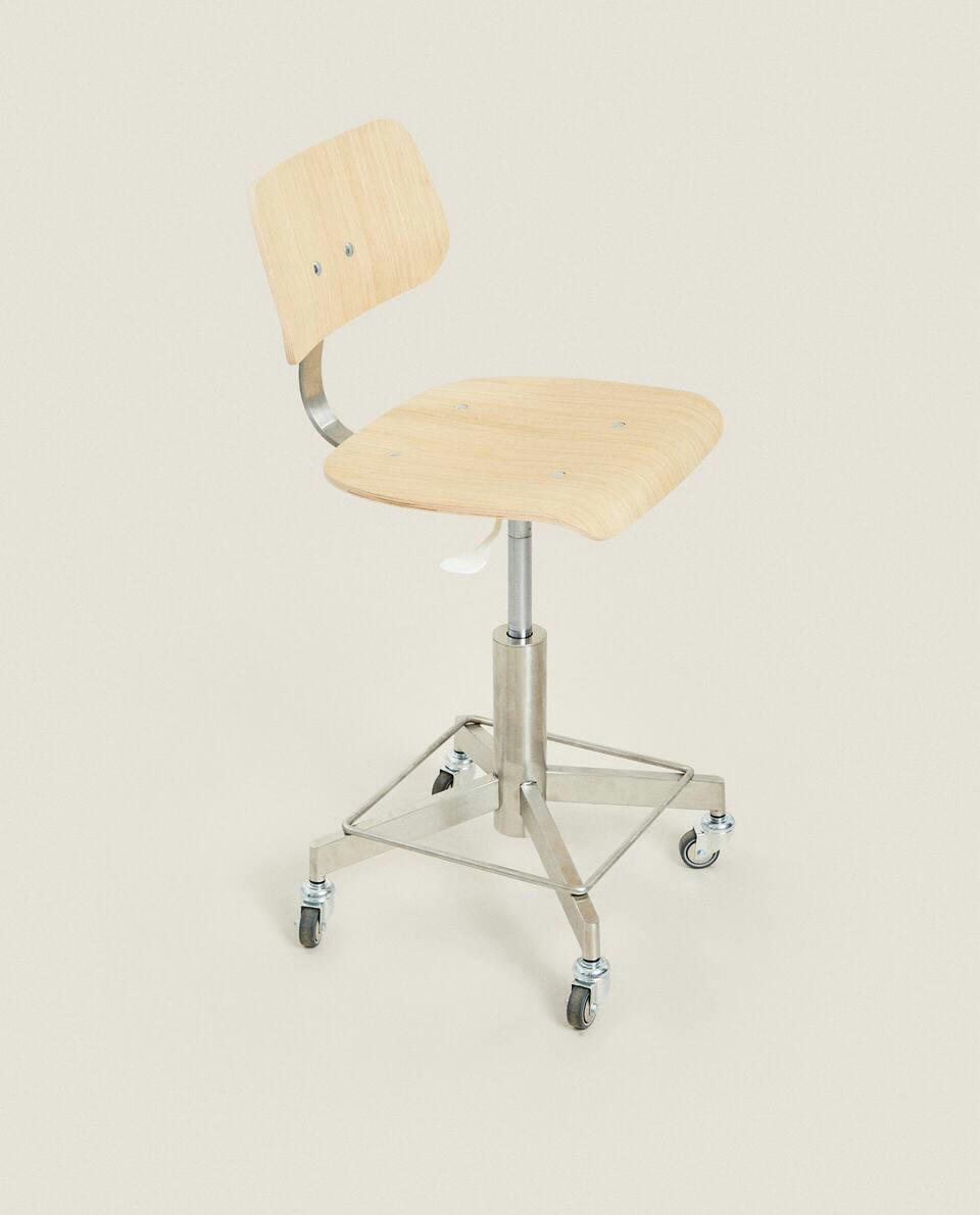 ADJUSTABLE DESK CHAIR