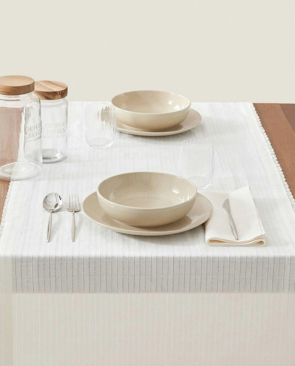 JACQUARD TABLE RUNNER