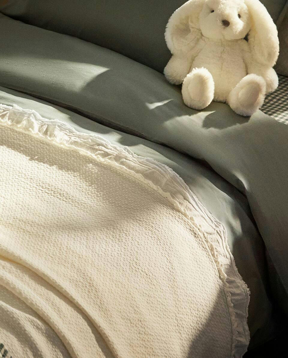 CHILDREN’S CROCHET JACQUARD BEDSPREAD