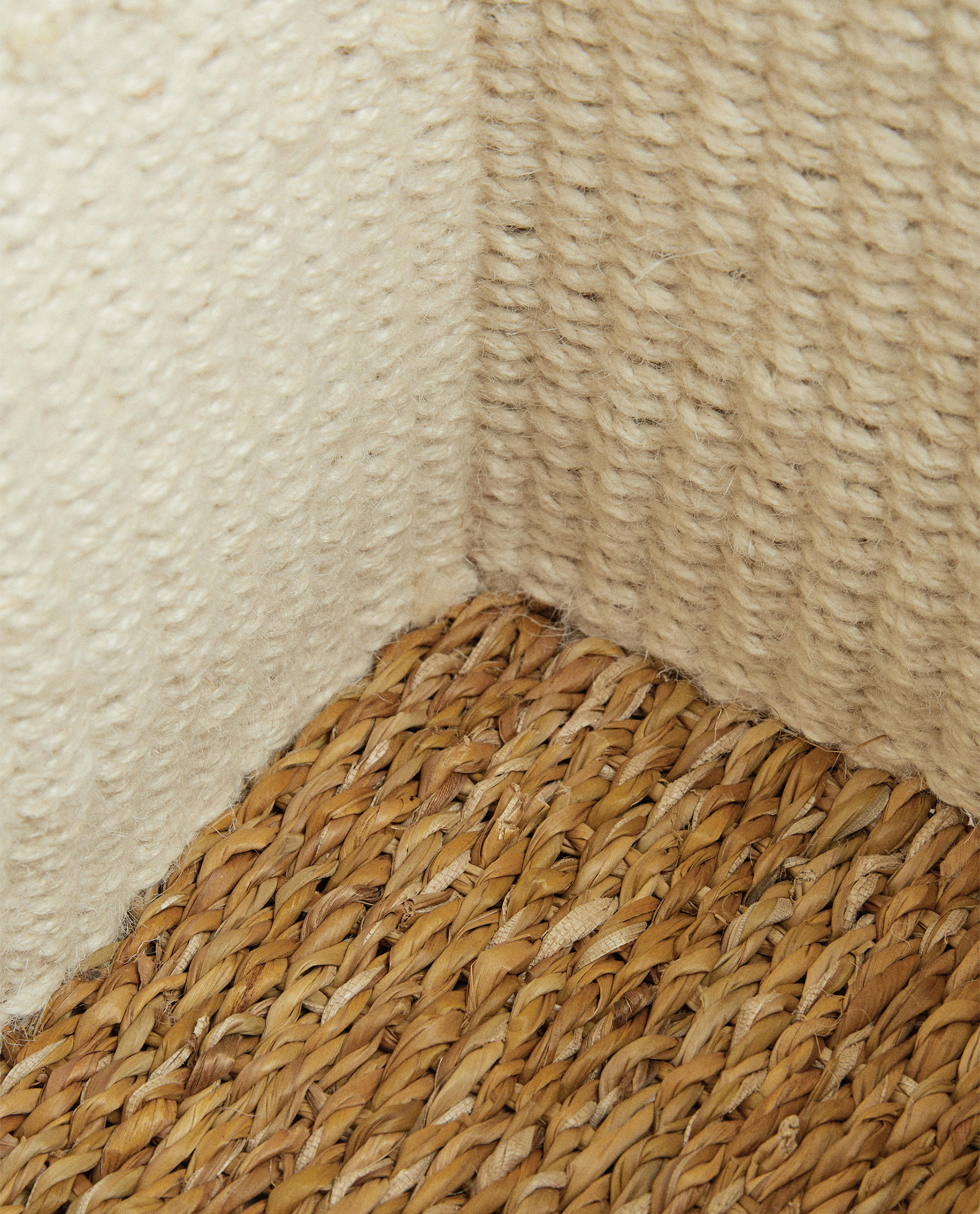 JUTE BASKETS WITH HANDLES