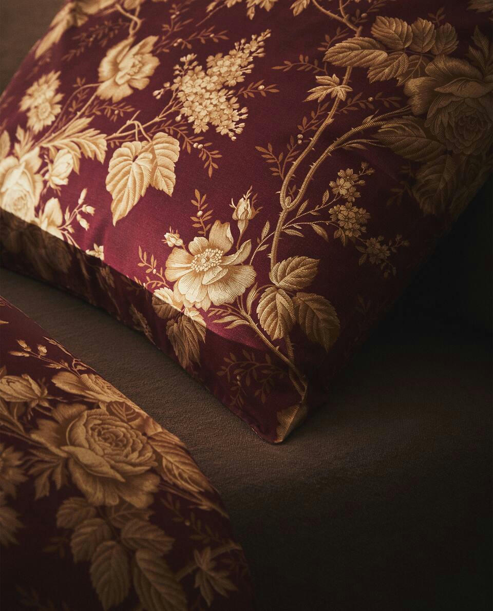 COTTON PILLOWCASE WITH GOLD CHRISTMAS FLOWERS