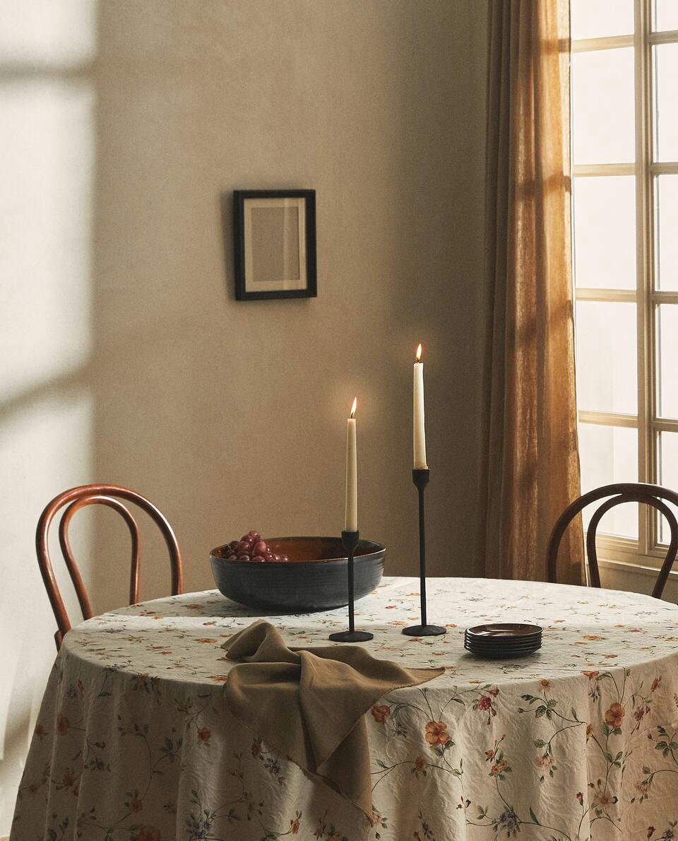 FLORAL JACQUARD TABLECLOTH