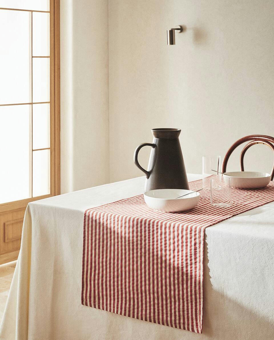 STRIPED TABLE RUNNER