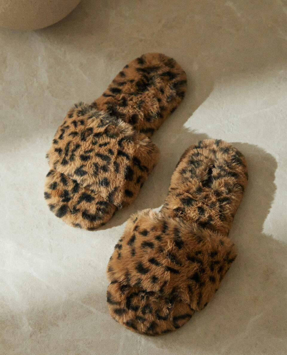 ANIMAL PRINT FAUX FUR SLIPPERS