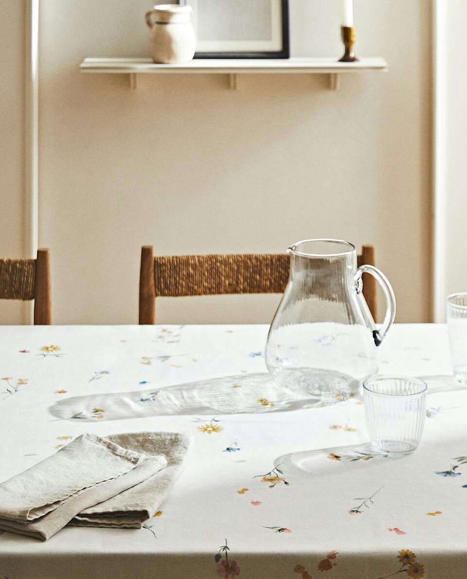 FLORAL PRINT TABLECLOTH