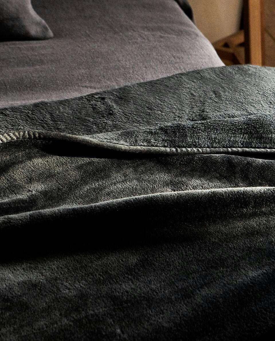 PLAIN FLEECE BLANKET