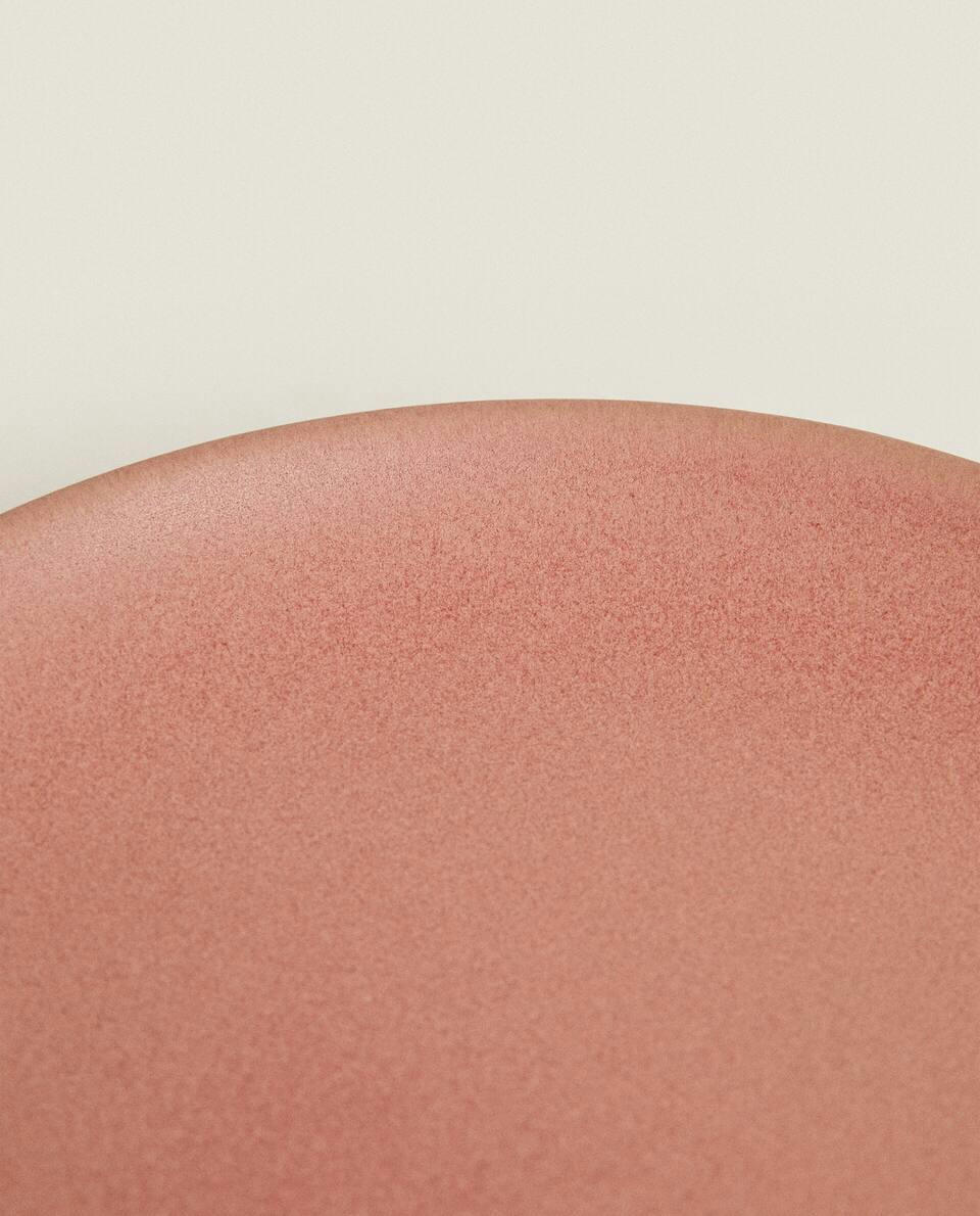 COLOURED STONEWARE TABLEWARE