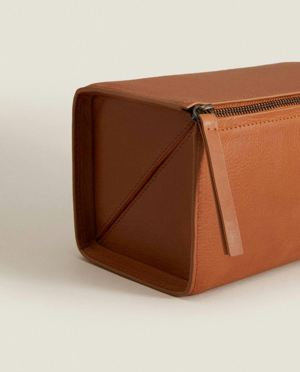RIGID LEATHER TOILETRY BAG