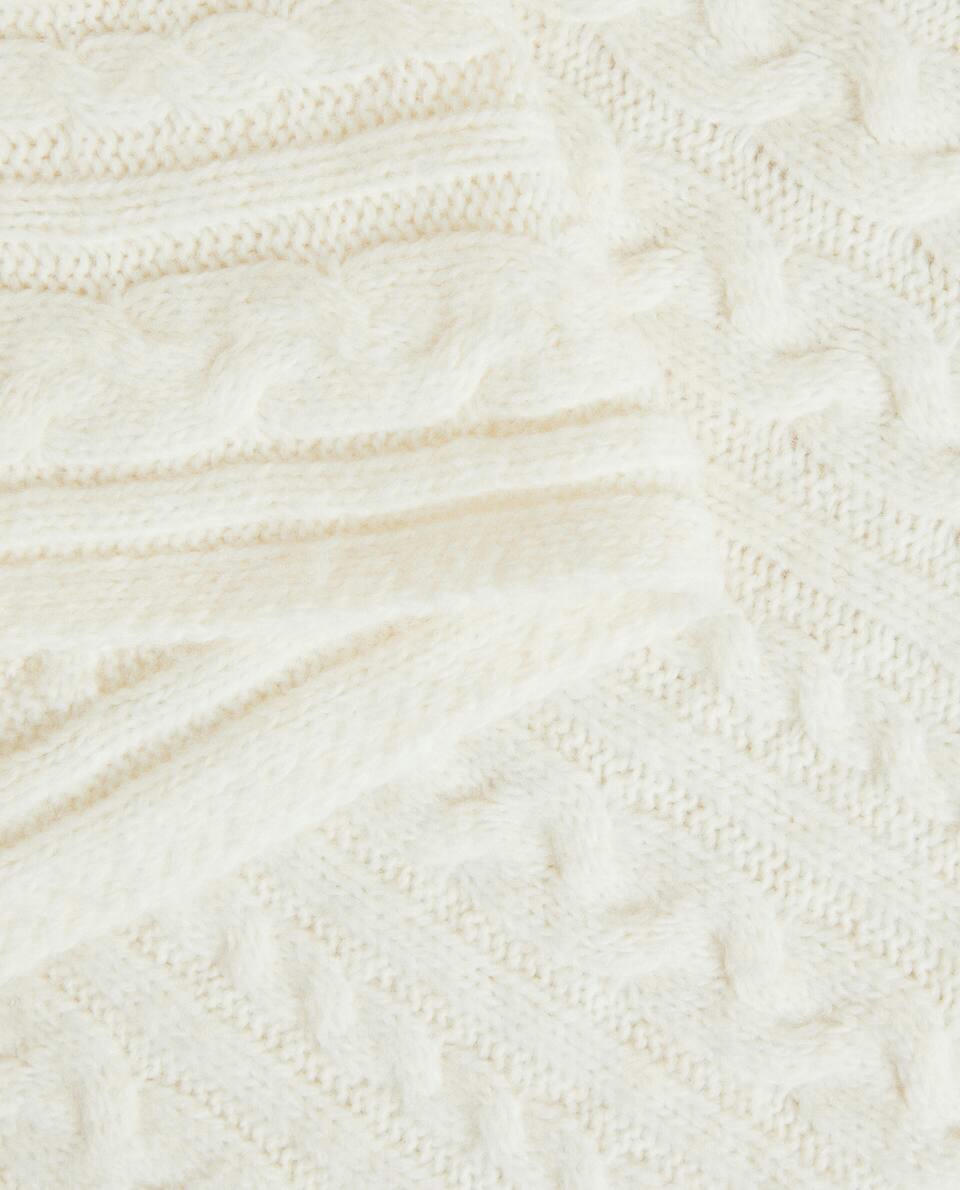 BRAIDED KNIT BLANKET